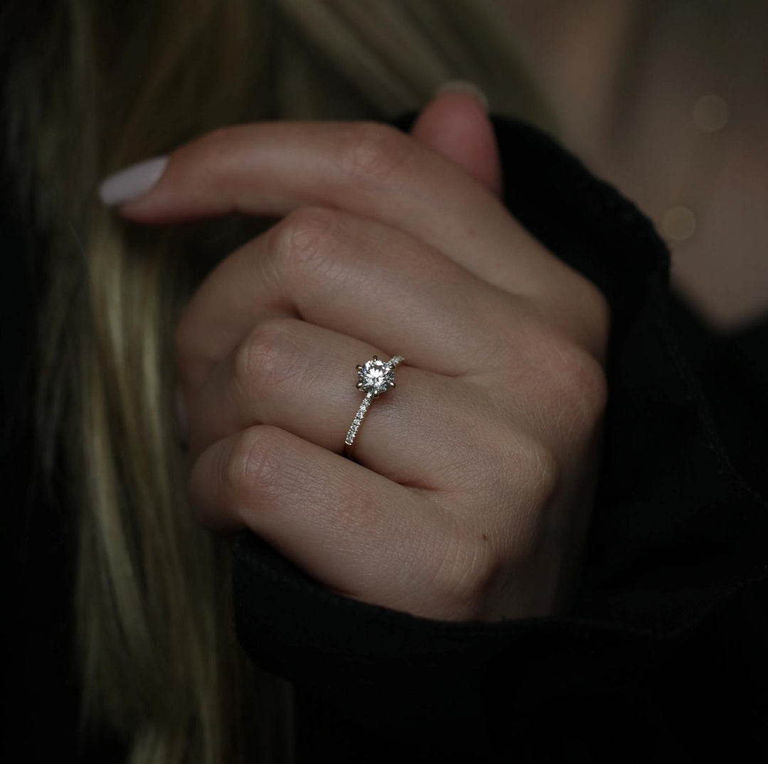 0-85-ct-round-solitaire-cvd-e-vs1-diamond-engagement-ring-4