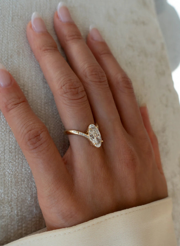 Women's oval diamond ring