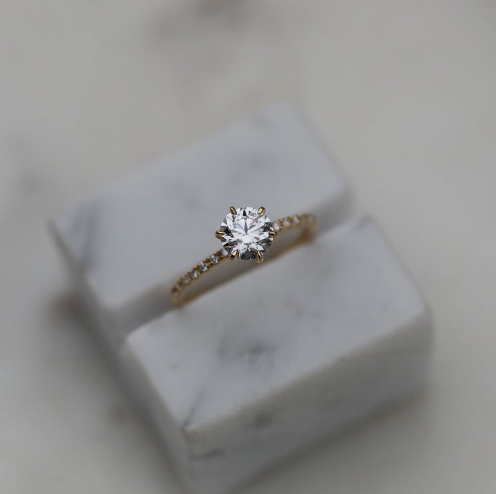 0-85-ct-round-solitaire-cvd-e-vs1-diamond-engagement-ring-2