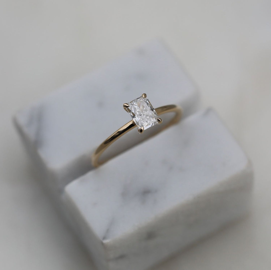 radiant-solitaire-cvd-e-vs1-diamond-engagement-ring