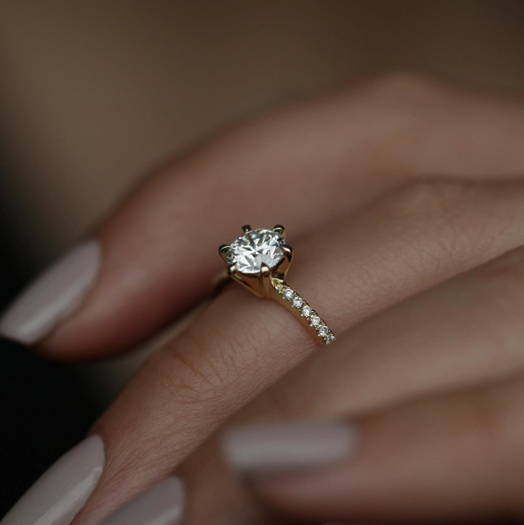 round-solitaire-cvd-e-vs1-diamond-engagement-ring-3