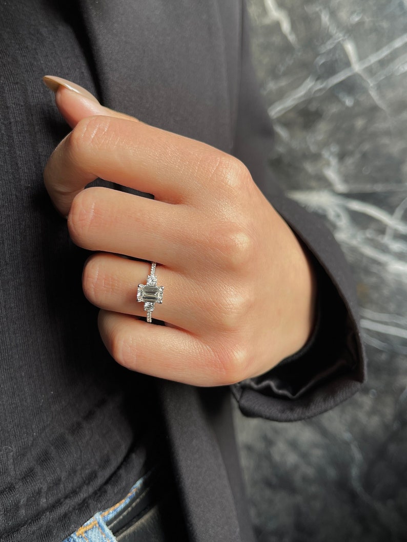 1-0-ct-emerald-three-stone-cvd-e-vs2-diamond-engagement-ring