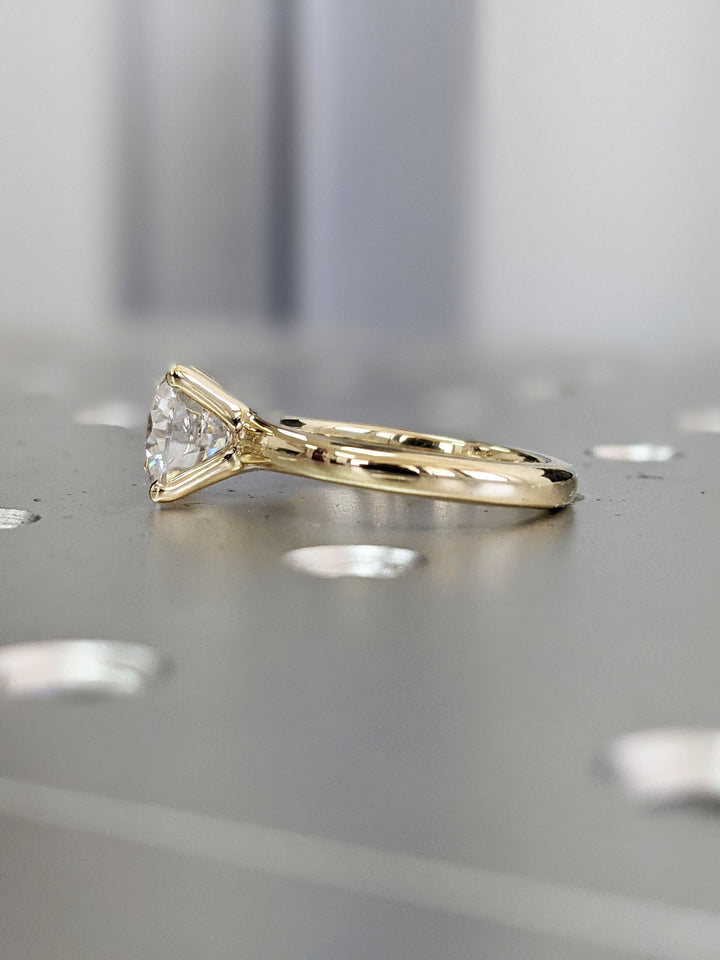 2.50CT Round Cut Solitaire Lab Grown Diamond Engagement Ring For Women