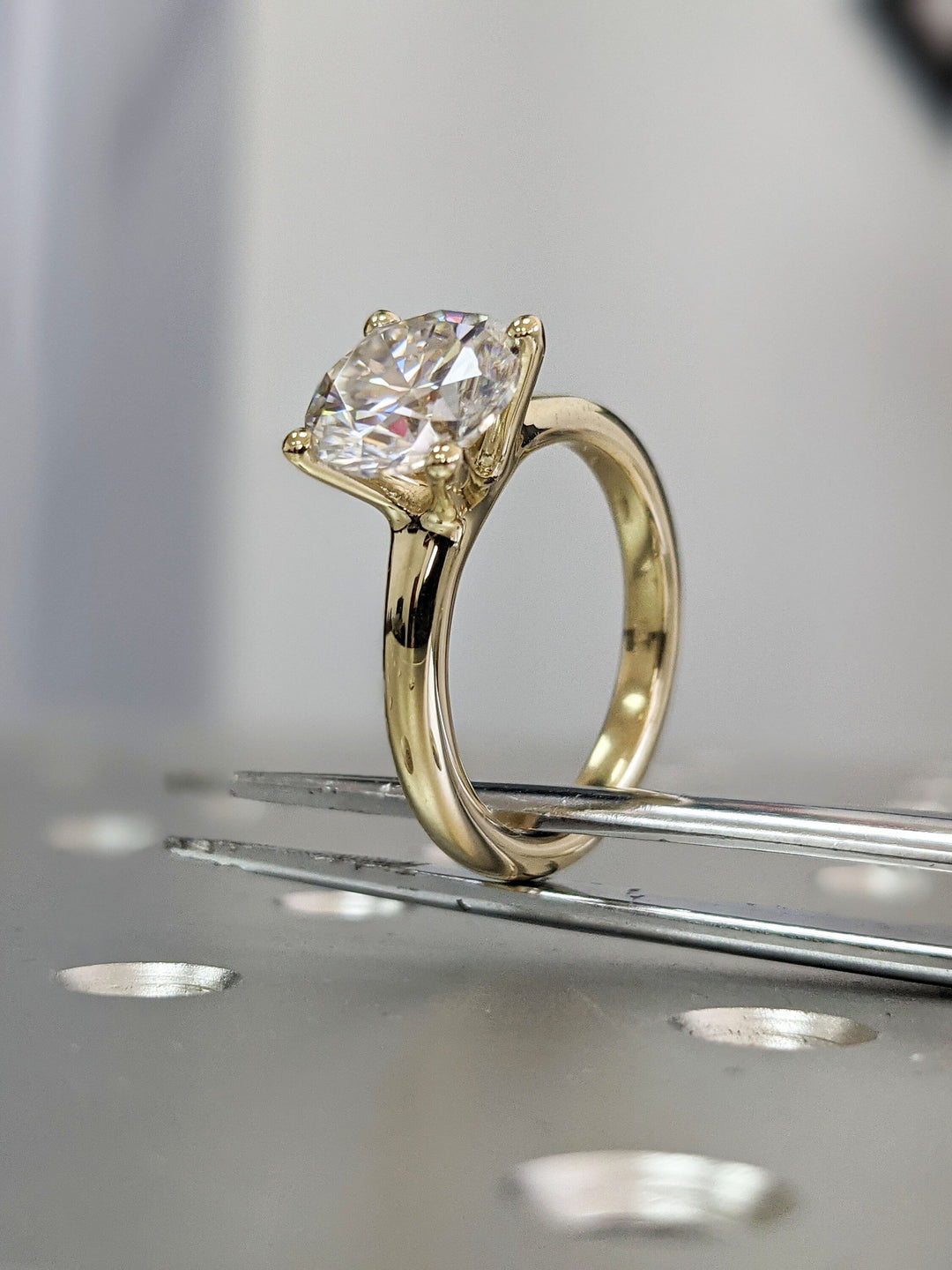 2.50CT Round Cut Solitaire Lab Grown Diamond Engagement Ring For Women