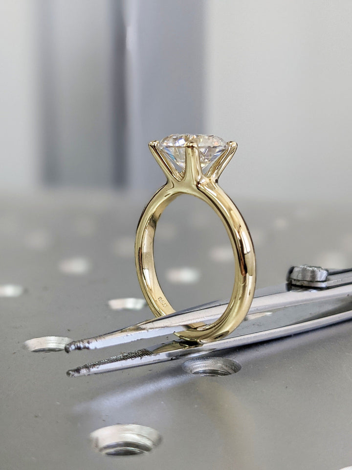 2.50CT Round Cut Solitaire Lab Grown Diamond Engagement Ring For Women