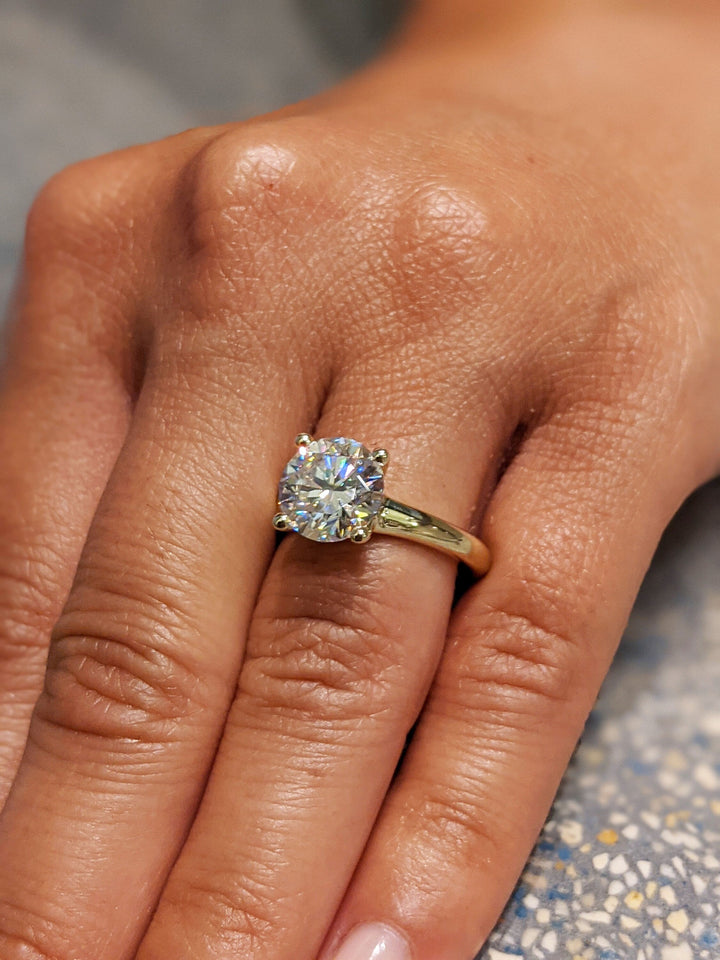 2.50CT Round Cut Solitaire Lab Grown Diamond Engagement Ring For Women