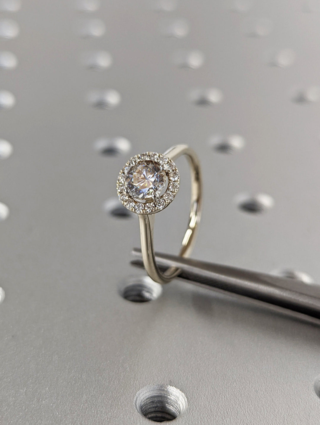 1.0CT Round Cut Halo CVD Diamond Engagement Ring Art Deco Wedding Ring For Her