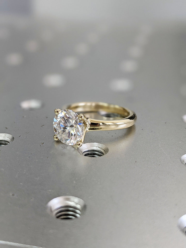 2.50CT Round Cut Solitaire Lab Grown Diamond Engagement Ring For Women