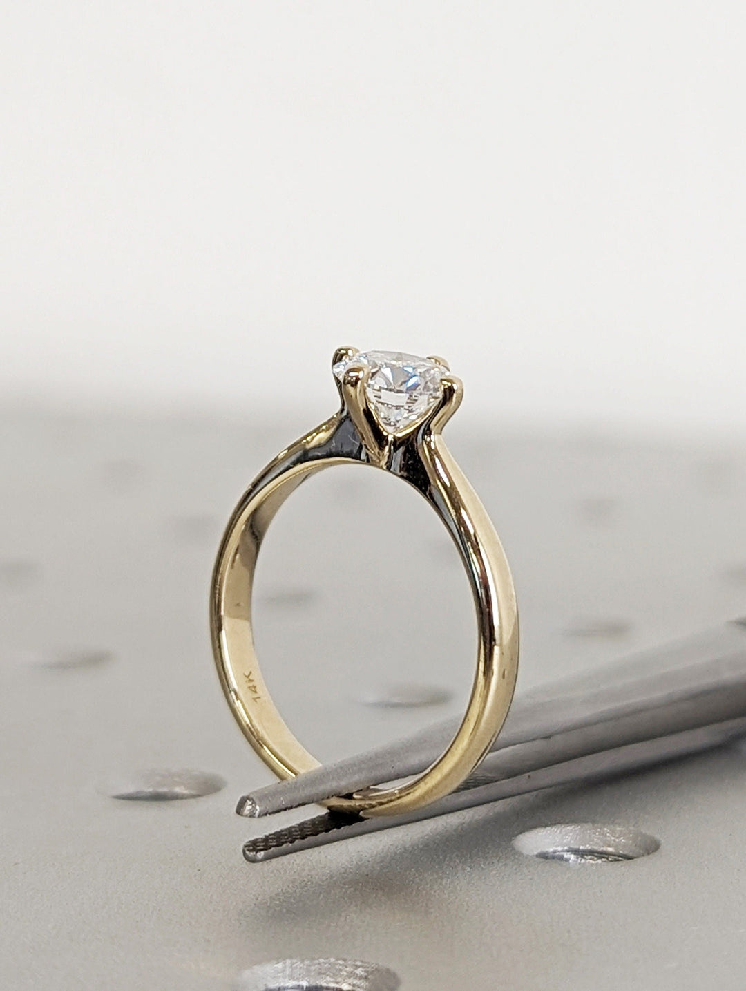 1.0CT Round Cut Solitaire Lab Grown Diamond Engagement Ring For Women