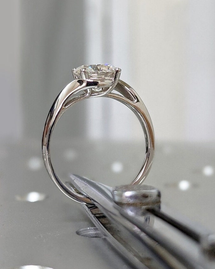 1.50CT Round Cut Twist Diamond Lab Grown Engagement Ring For Women
