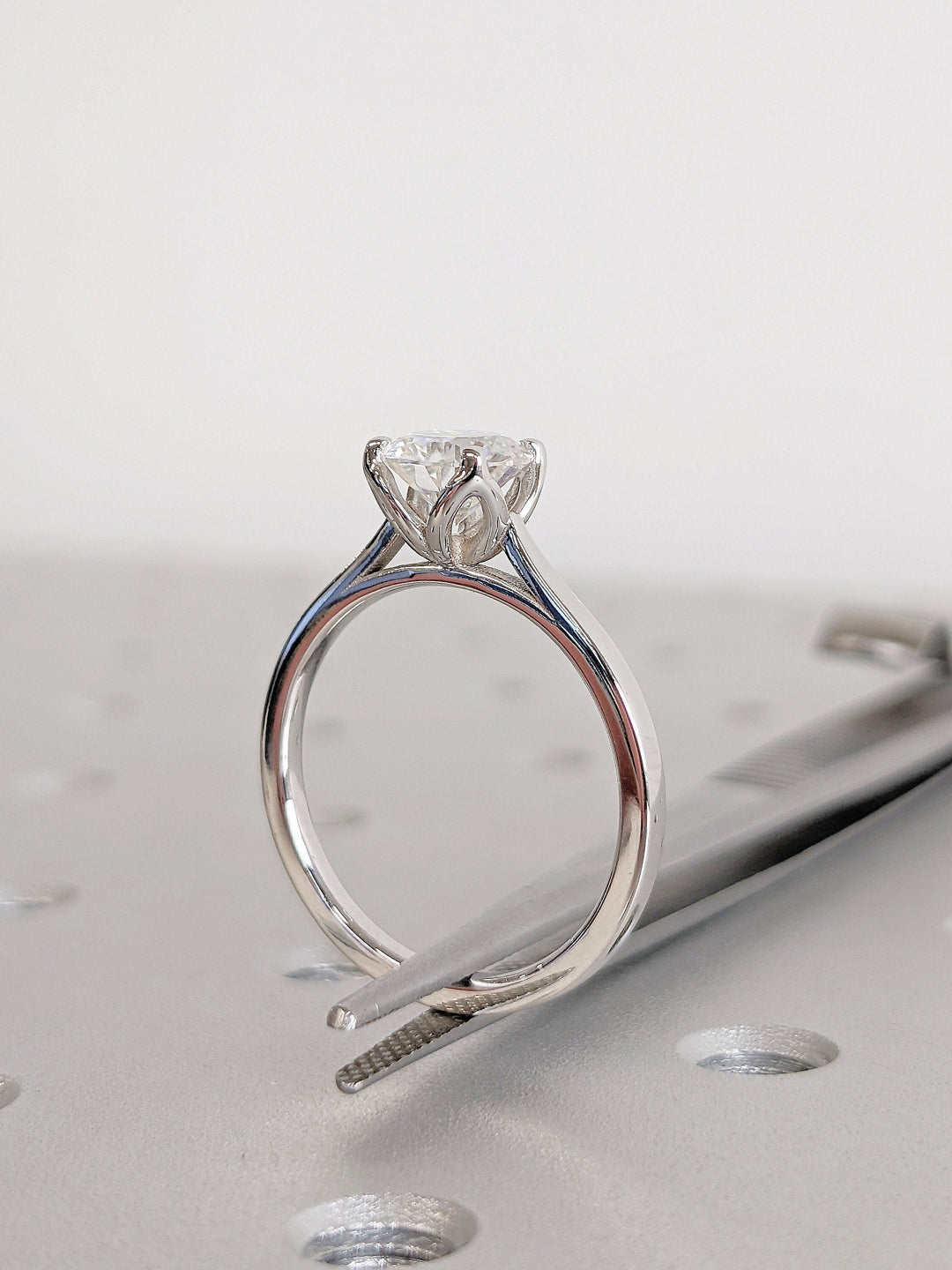 1.0CT Round Cut Solitaire Diamond Lab Grown Engagement Ring For Women