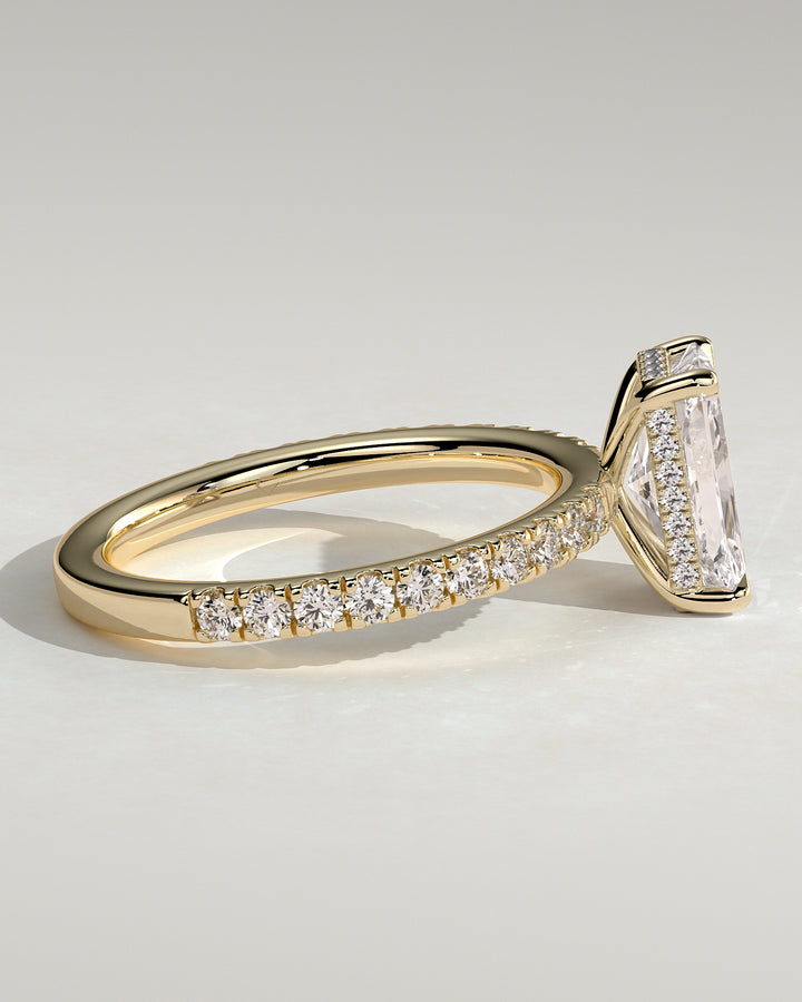 lab grown diamond engagement ring
