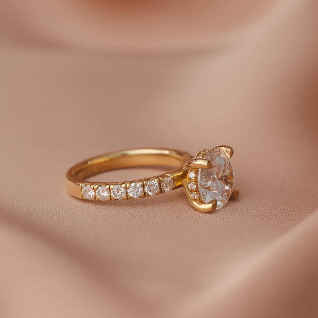 luxury engagement ring

