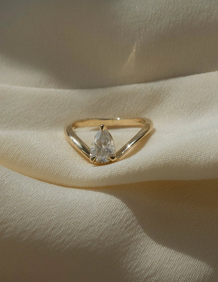 Lab grown diamond engagement ring