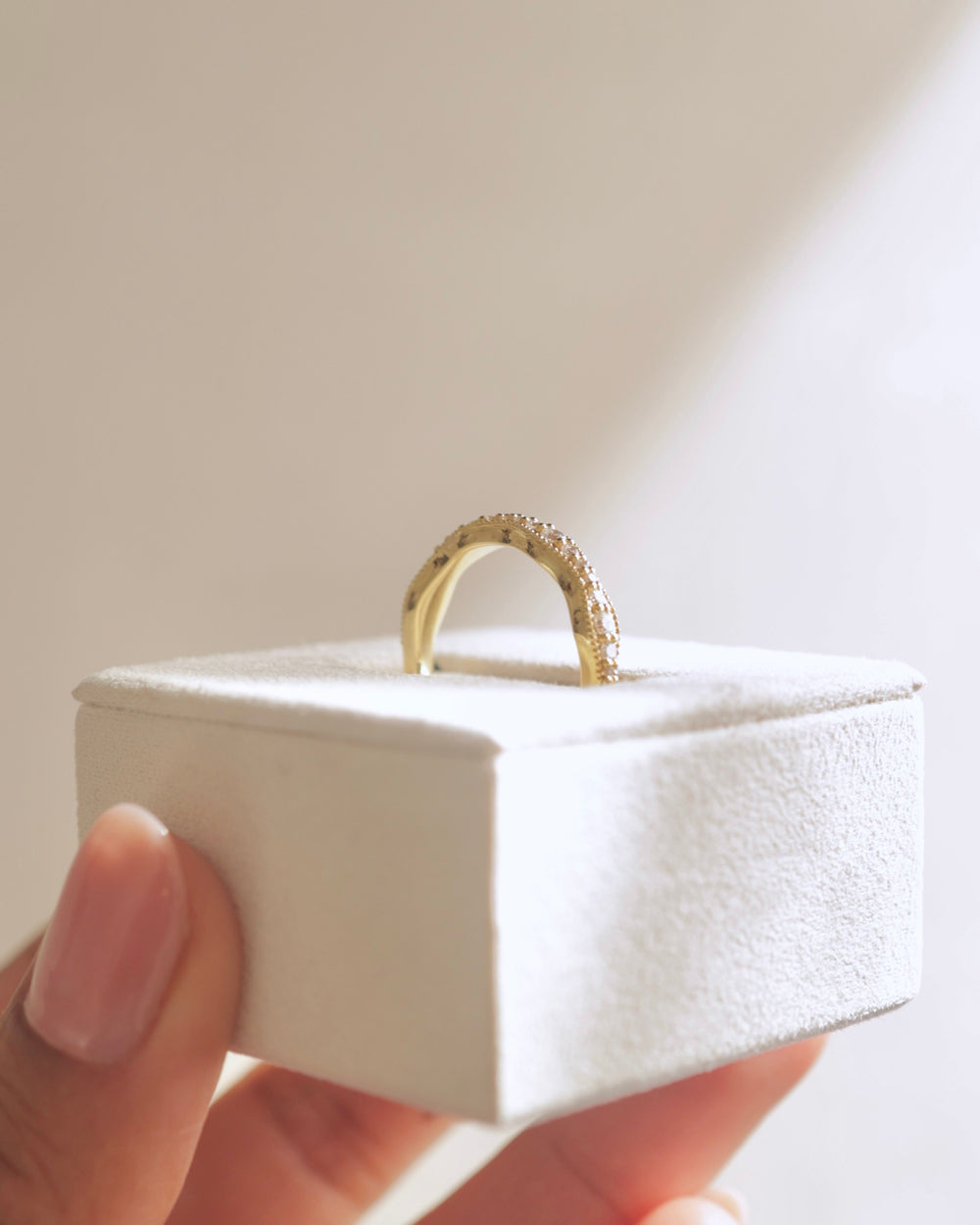 mixed size diamond band
