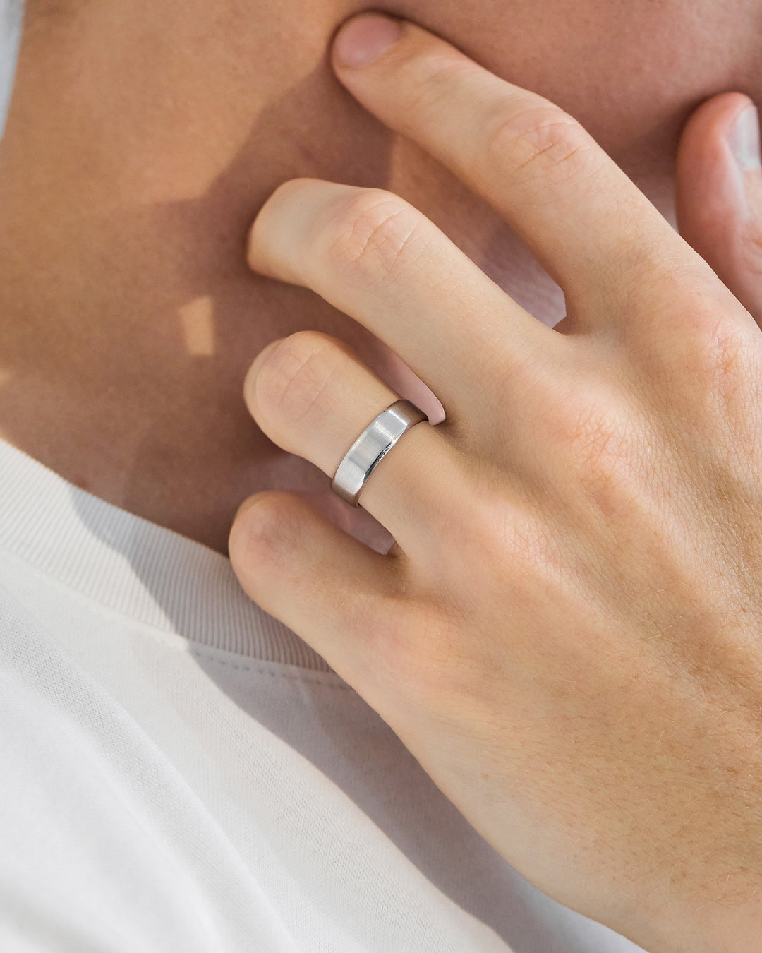 modern gold wedding band
