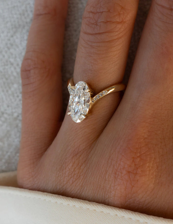 Oval diamond wedding band set