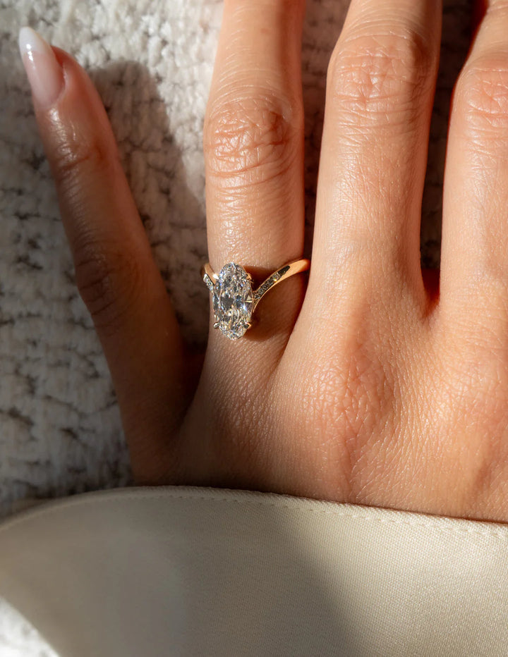 Luxury oval diamond ring