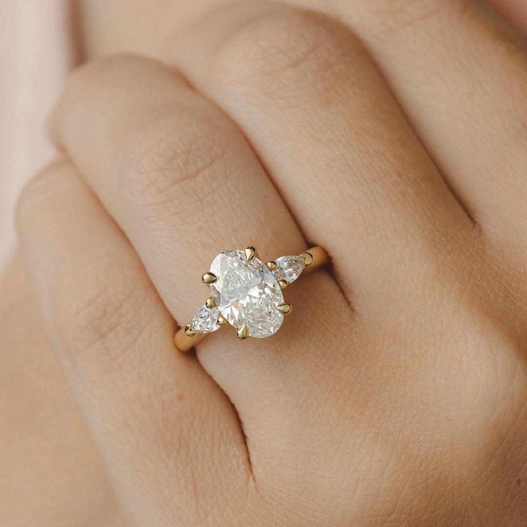 oval three stone ring
