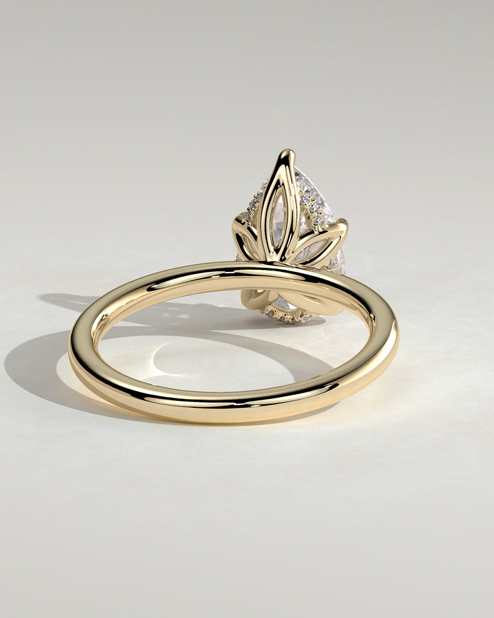 pear engagement ring statement
