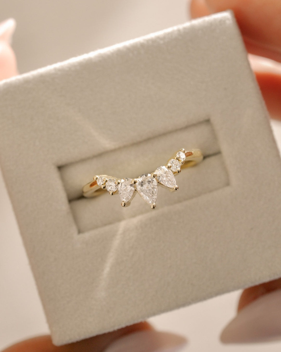 round accent stone ring
