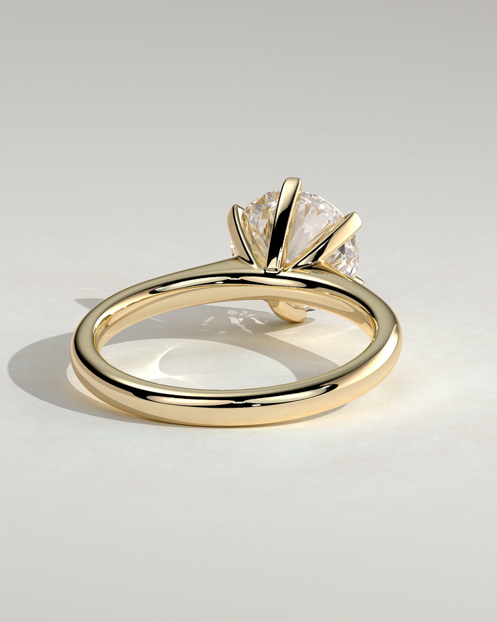 round cut diamond ring