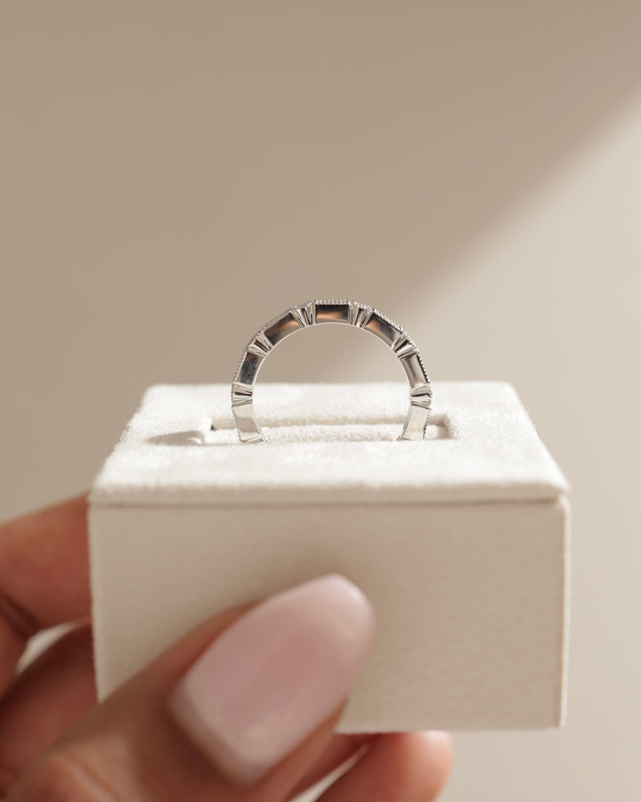 round diamond band
