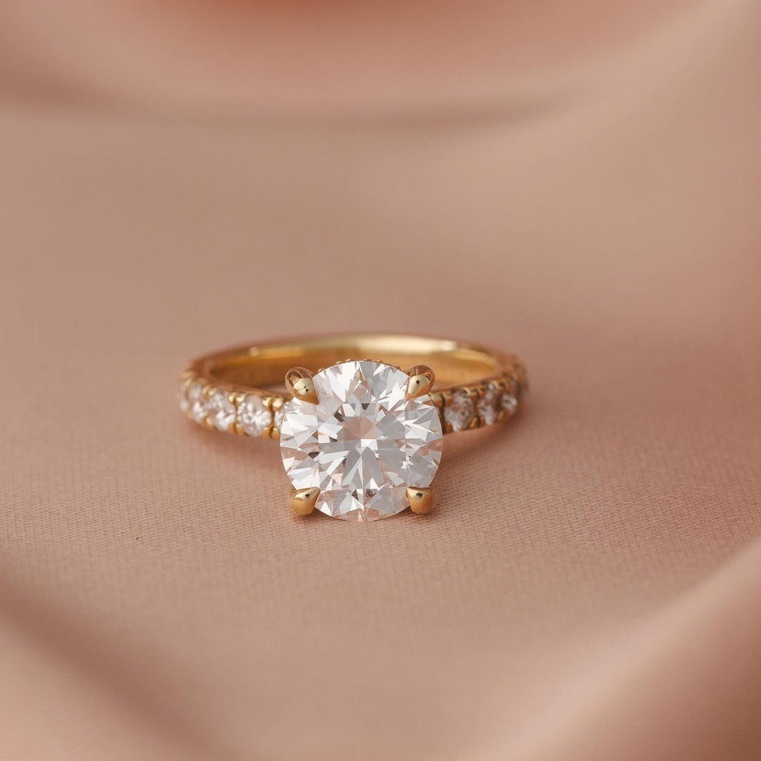 round pavé bridal set
