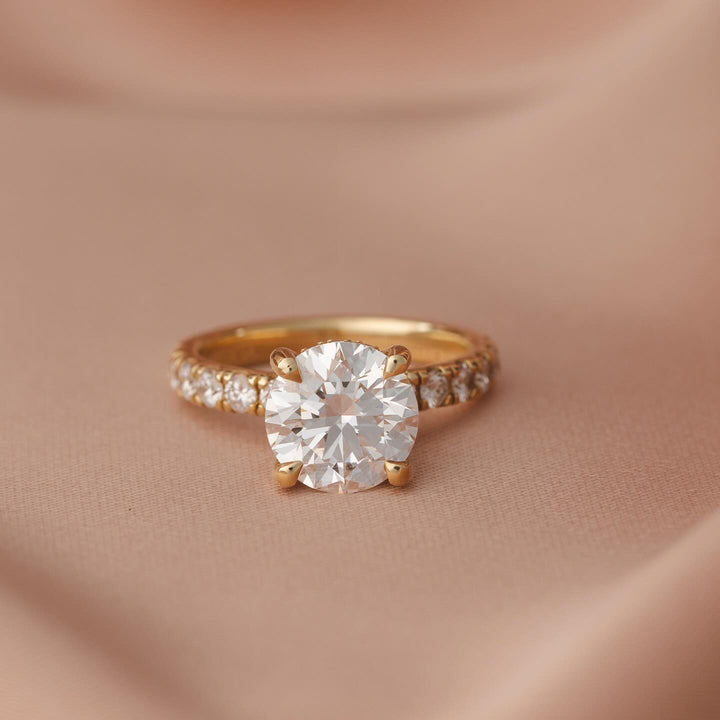 round pavé bridal set
