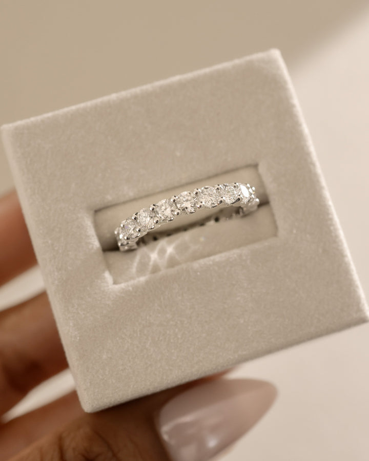 pave diamond band

