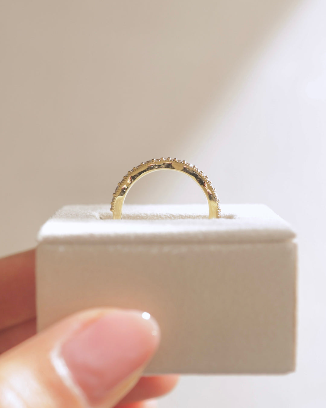 round pave wedding ring
