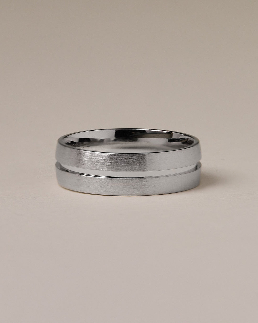 sleek gold wedding band
