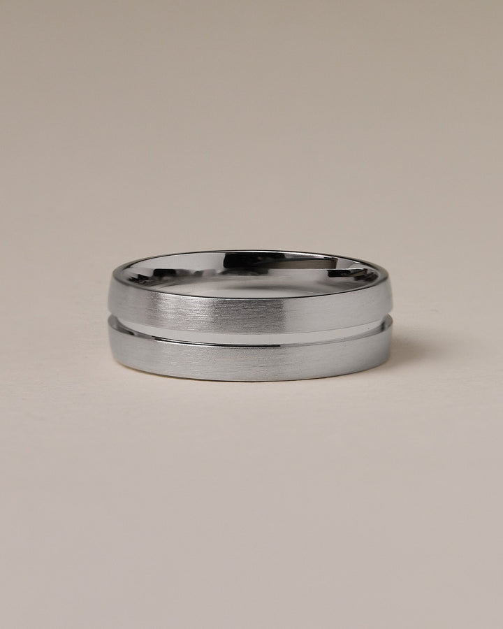 sleek gold wedding band
