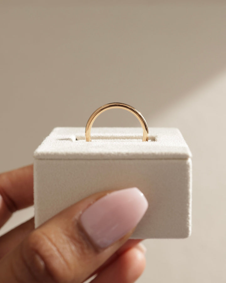 solid gold wedding band
