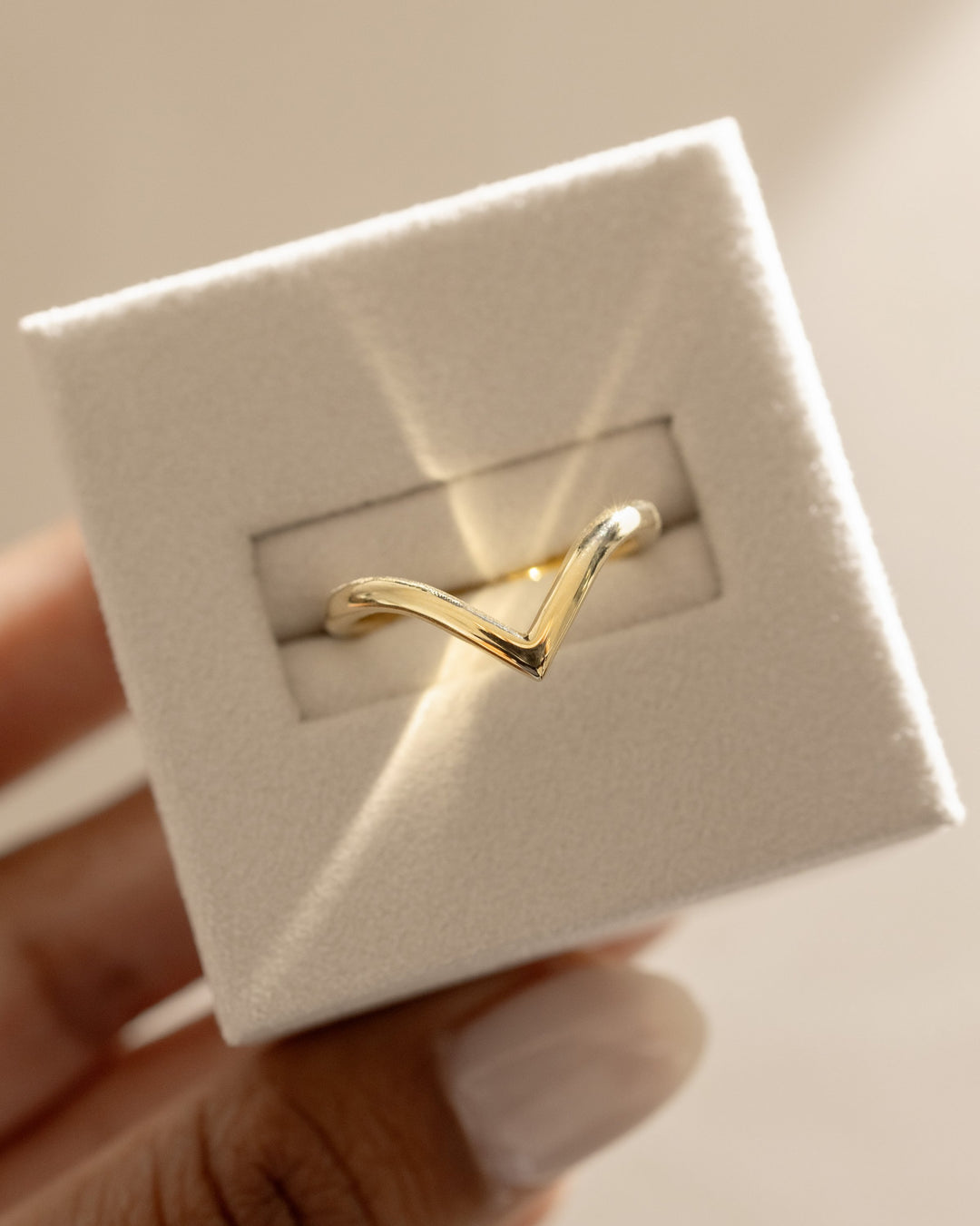 solid gold wedding band
