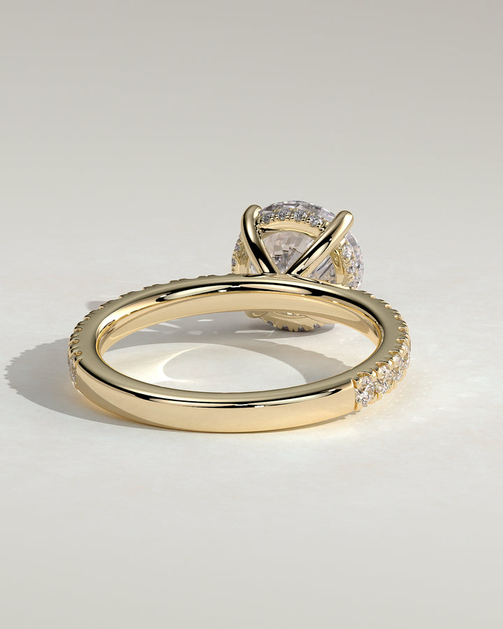 solitaire round engagement ring white gold