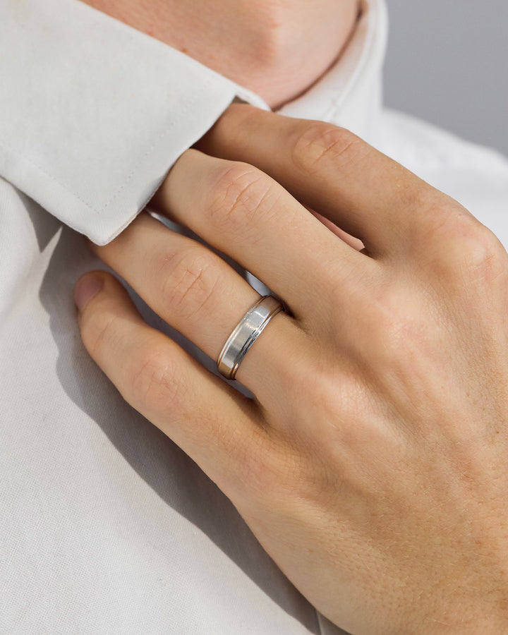 textured gold ring
