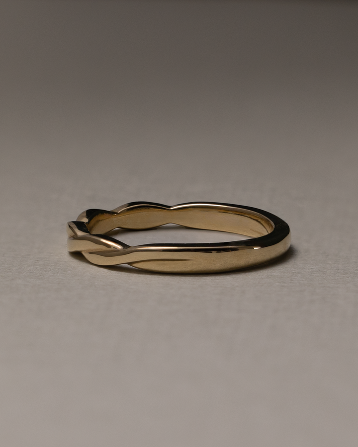 twisted gold wedding band
