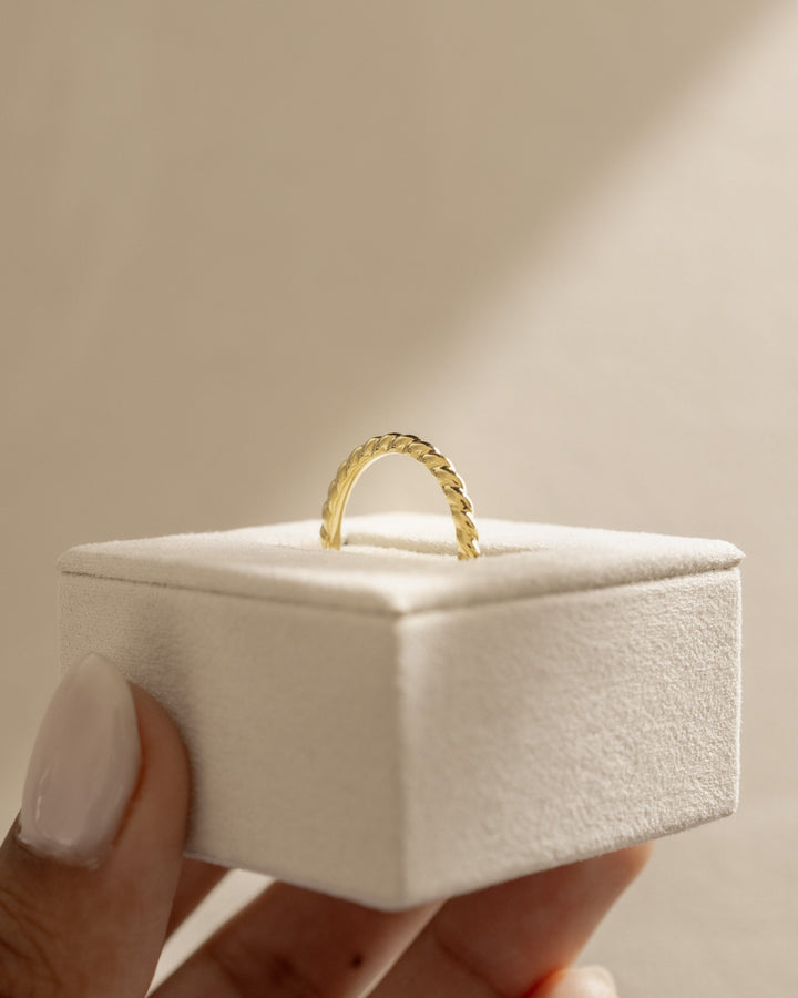 twisted rope wedding band
